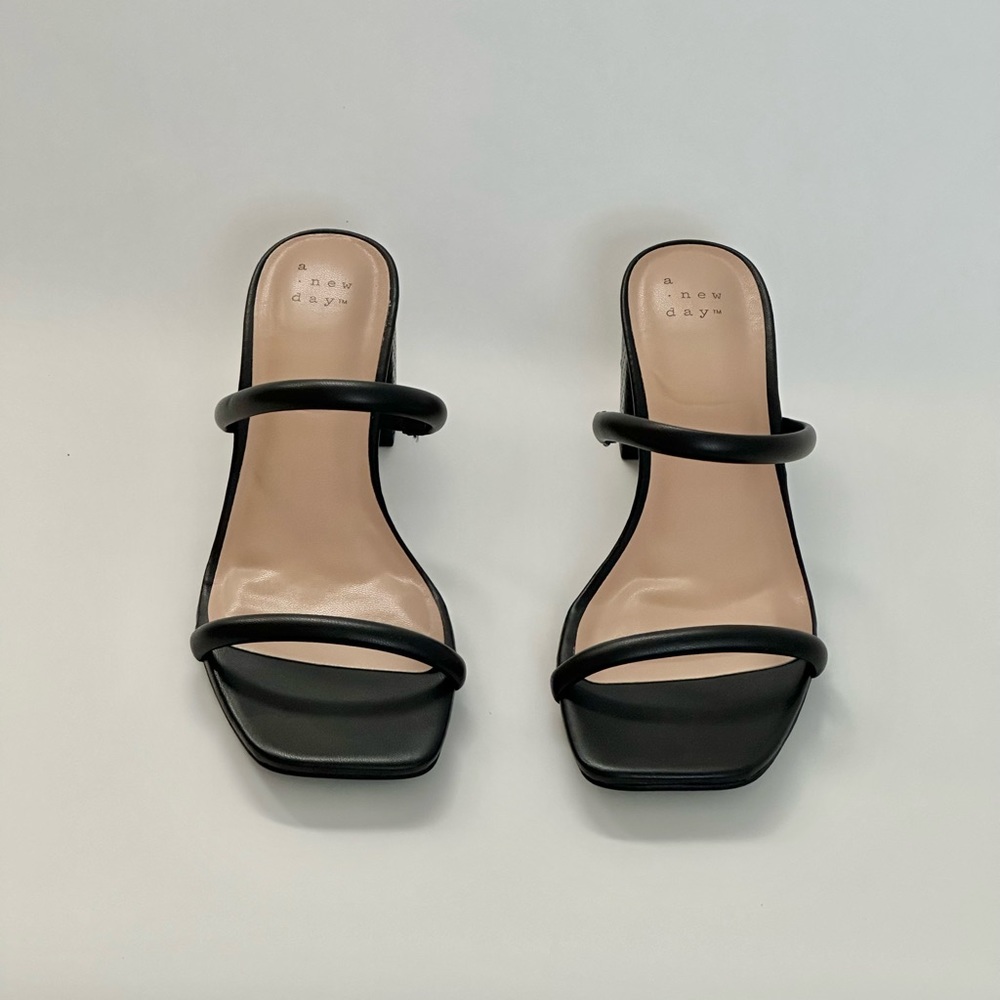 A new day black block heel mid heel size 6